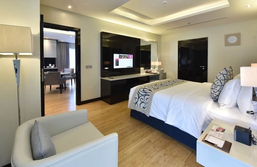 Manama Hotel | Ramada Resort by Wyndham Manama Seef