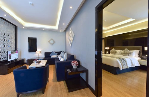Manama Hotel | Ramada Resort by Wyndham Manama Seef