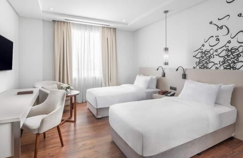 Hera Street Hotel | Landmark Hotel & Suites
