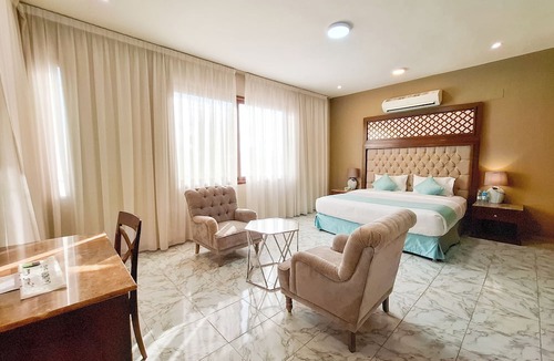 Al Khuraybah Hotel | L'azure Beach Resort