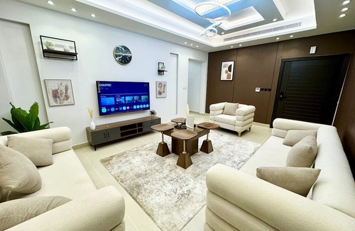 Mecca Apartment | 4 Bedroom Luxury Apartment Near Haram With Full Kitchen and Large Living Room