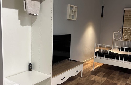 Medina Apartment | Cozy 1-bedroom apartment in enchanting Madinah with AC, WiFi
