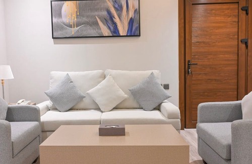 Al Khobar Hostel | East Garden Plus Serviced apartments شقق حديقة الشرق بلس للشقق المخدومة
