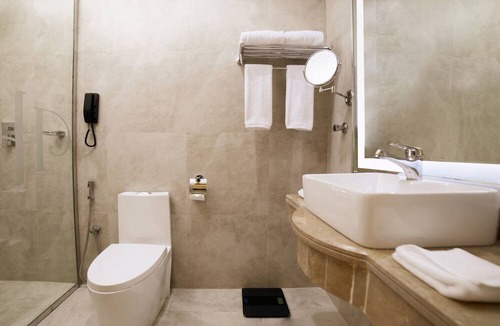 Al Faisaliyah Hotel | Hujra Hotel Tahlia Jeddah