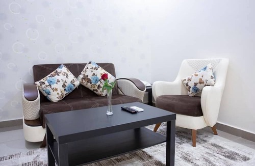 Hera Street Apartment | Dior inn apartments