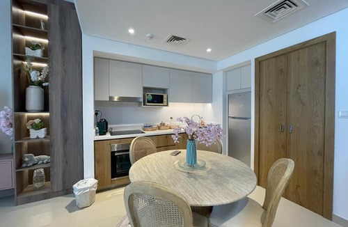 Muharraq Apartment | Stylish Studio Apartment with Kitchen, TV Lounge & Dining Space