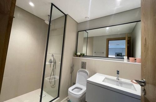 Muharraq Apartment | Stylish Studio Apartment with Kitchen, TV Lounge & Dining Space