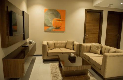 King Abdul Aziz Road Apartment | ألاجنحة المخملية للشقق المخدومة- النهضة