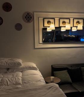 Al Aqiq Apartment | Cozy Studio in the Heart of the City with Tower Views & Private Outdoor Space