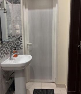 Unaizah Apartment | شقه بغرفة نوم مريحه وصاله انيقه