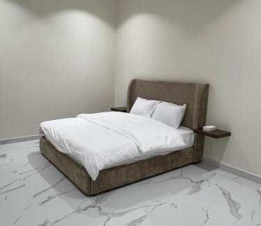 Unaizah Apartment | شقة بصالة فاخرة وغرفة نوم