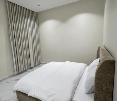 Unaizah Apartment | شقة بصالة فاخرة وغرفة نوم