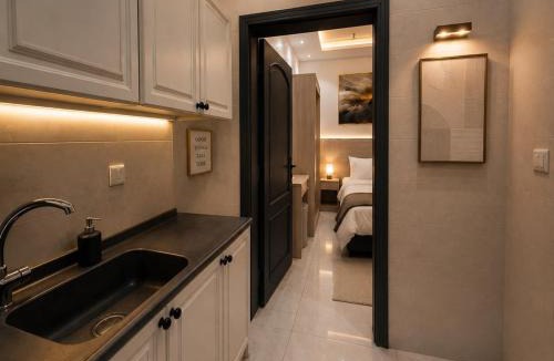 Al Bawadi Apartment | غرفة وحمام