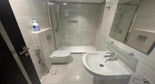 Awali Apartment | Modern 1-Bedroom Apartment with Stunning City & Sea Views at Era Tower