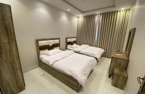 Al Kura Apartment | شقة ثلاث غرف نوم وصالة ومطبخ ودورتين مياه بحي الحمدانية j12