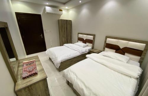 Al Kura Apartment | شقة ثلاث غرف نوم وصالة ومطبخ ودورتين مياه بحي الحمدانية j12