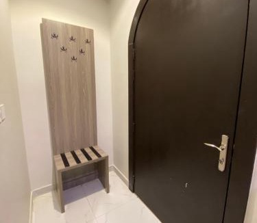 Al Kura Apartment | شقة فاخرة غرفتين ودورة مياه في حي الحمدانية j10