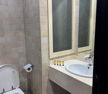 Jomaiza Hotel | Vivian Hotel AlJummayza فندق فيفيان الجميزة