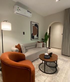 Dhahran Apartment | Lovely-1 مكوونه من غرفتين نوم وصاله