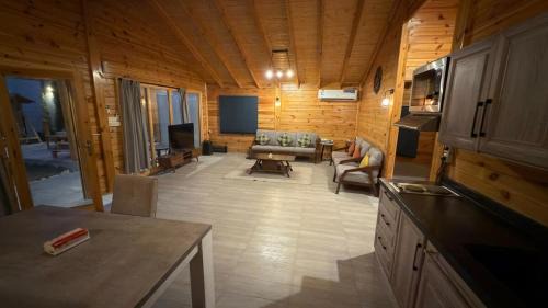 Banban Ski Chalet | شاليه 5 امواج تمبر هاوس Timber House
