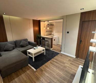Al Izdihar Apartment | غرفة وصاله فندقيه فاخره