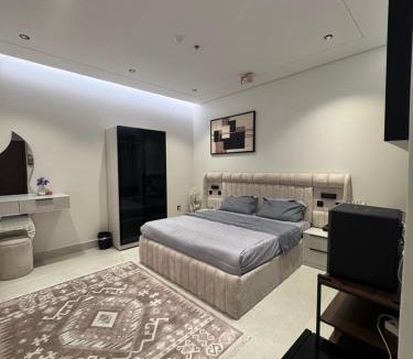 Al Khobar Apartment | استوديو بسرير ماستر بعرض سينمائي بجوار مول الشبيلي 1