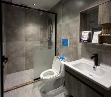 Al Khobar Apartment | شقه 3 غرف نوم و غرفة عاملة بصالة وشرفة دخول ذاتي