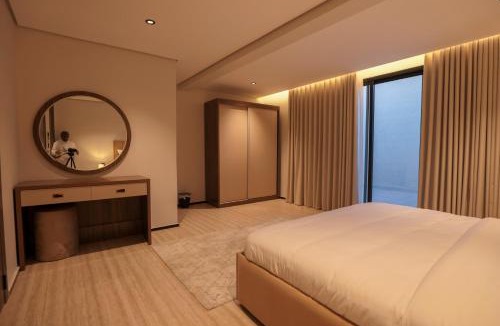 Al Hamra Apartment | Luxury apartment with one bedroom and a living room, modern furnishings, full service, 11 m