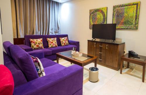 Hera Street Apartment | Golden New Hira