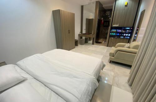 Al Kura Apartment | استديو راقي بدخول ذاتي في حي الحمدانية j4