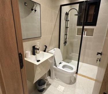Hera Street Apartment | أستمتع بالتميز في حي النزهة