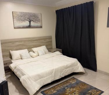 Hera Street Apartment | غرفة