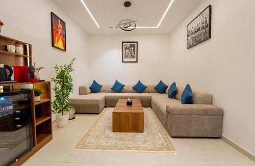 Al-Rawdah Apartment | ART boutique suite جناح فاخر بكرسي مساج و موقع راقي