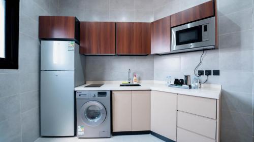 Al Faisaliyah Apartment | Modern Apt | Stylish Comfort Stay