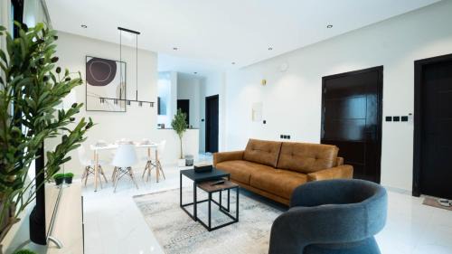 Al Faisaliyah Apartment | Modern Apt | Stylish Comfort Stay