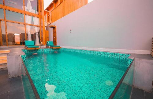 Dhahban Ski Chalet | أكواخ البحيرات