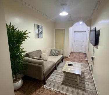 Hera Street Apartment | شقة صغيرة