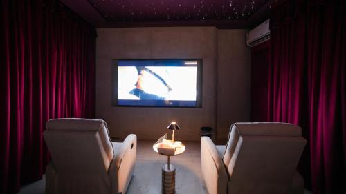 Hera Street Apartment | شقة فاخرة - غرفة سينما - قريبة من الواجهة البحرية 1