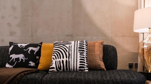 Hera Street Apartment | شقة فاخرة مع غرفة سينما خاصة 319