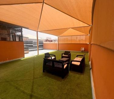 Al Bawadi Apartment | luxury rooftop The Grand Majlis 4Bedrooms 2Living rooms 3kitchen Huge Rooftop Bar Outdoors Tent دار الفخامة المجلس الكبير للعائلات الكبيره