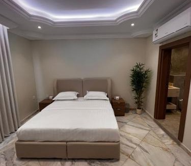 Al Bawadi Apartment | luxury rooftop The Grand Majlis 4Bedrooms 2Living rooms 3kitchen Huge Rooftop Bar Outdoors Tent دار الفخامة المجلس الكبير للعائلات الكبيره
