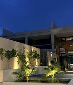 Dhahran Ski Chalet | منتجع شاطئ الدانة Hus Chalet