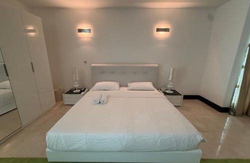 Southern Governorate Villa | Elegant 5BR Villa with Private Pool & Private Beach Access Durrat Al Bahrain