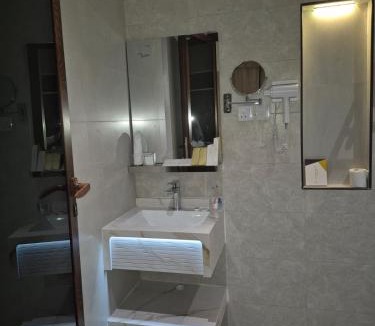 Muhayil Hotel | فندق فاليرا - محايل عسير