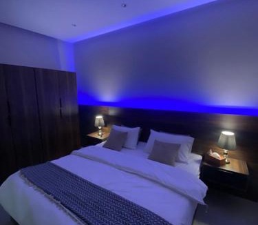 Al Kura Apartment | شقه فاخرة بغرفتين نوم وصالة وسطح خاص