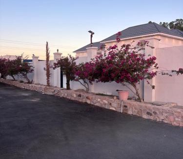 Taif Ski Chalet | شاليه الجاكرندا 8