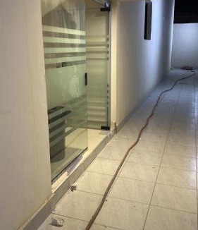 Buraydah Apartment | غرفه نوم وصاله تصميم فندقي
