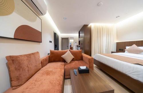 Al Hamra Apartment | N30 Modern spacious studio with a relaxing lounge