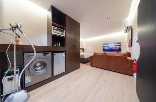 Al Hamra Apartment | N30 Modern spacious studio with a relaxing lounge