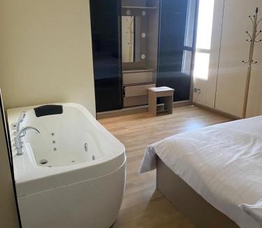 Ash Shati Apartment | Apartment overlooking the sea in Al-Masarat Tower